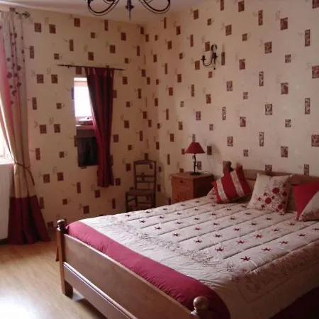 Maison De Charme Avec Terrain - 4 Chambres, Terrasse Et Salon Confort - Pays De Jeanne D'arc - Fr-1-585-130 Frühstückspension
